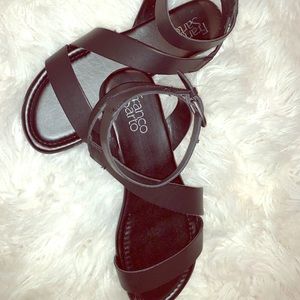 Women’s black flats